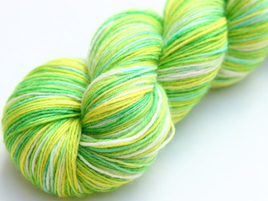 SALE Fresh air and sunshine - Superwash Bluefaced Leicester 4-ply yarn