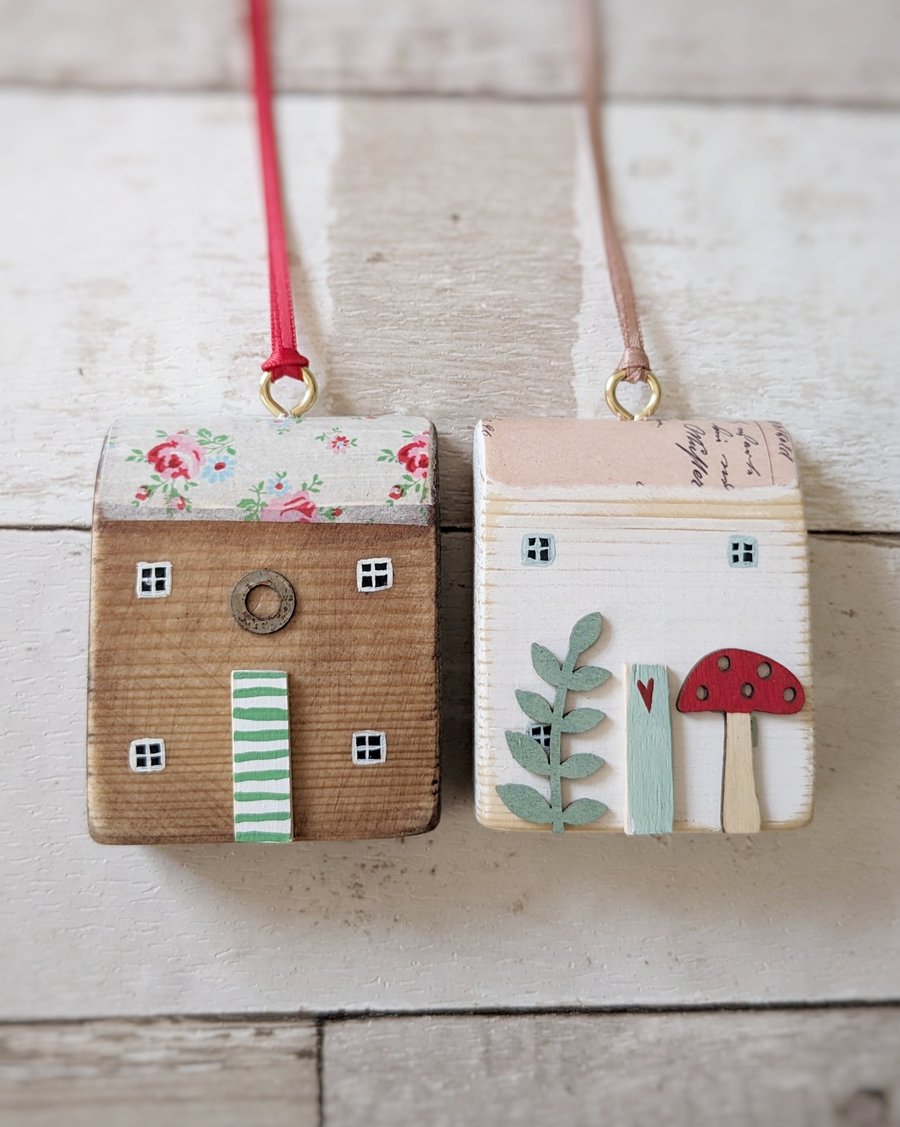 Set of 2 Wooden House Hanging Decorations