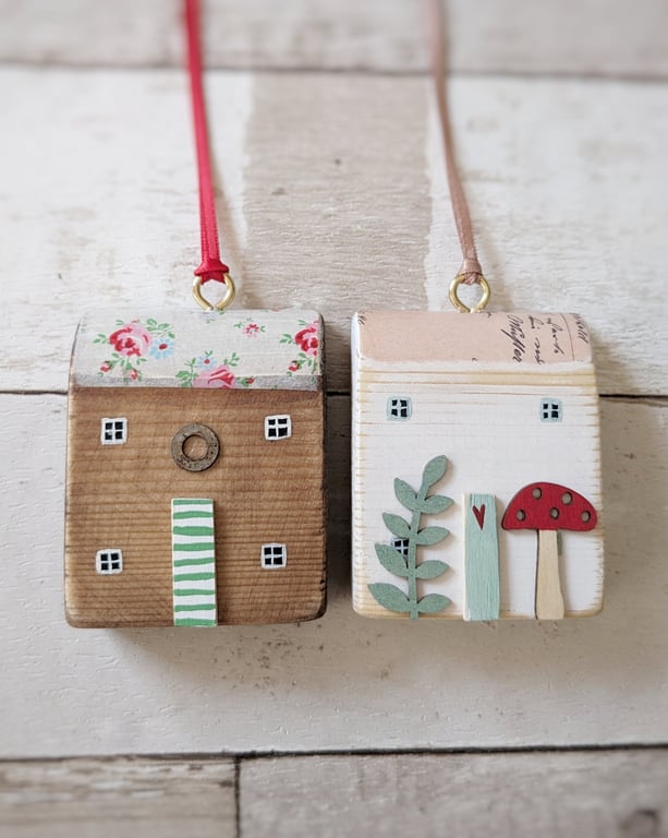 Set of 2 Wooden House Hanging Decorations