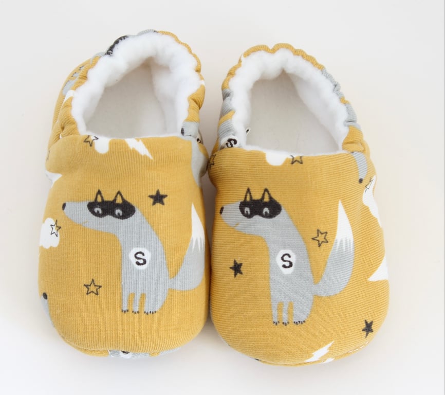 6-9 months baby booties with fox on front, baby shoes, pram shoes
