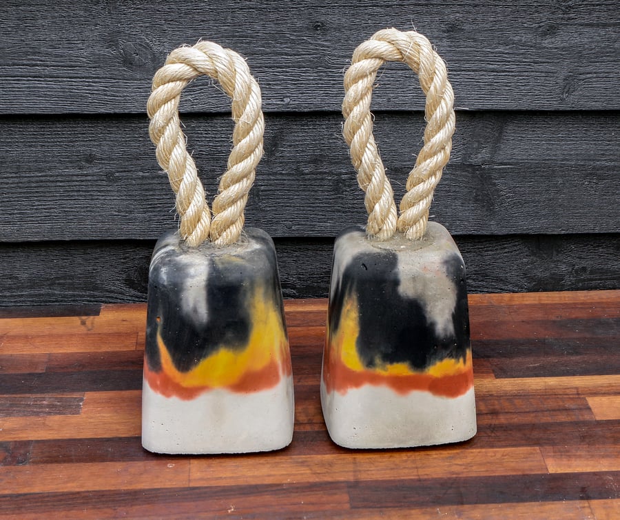 3.8 Kg four colour concrete cast door stops