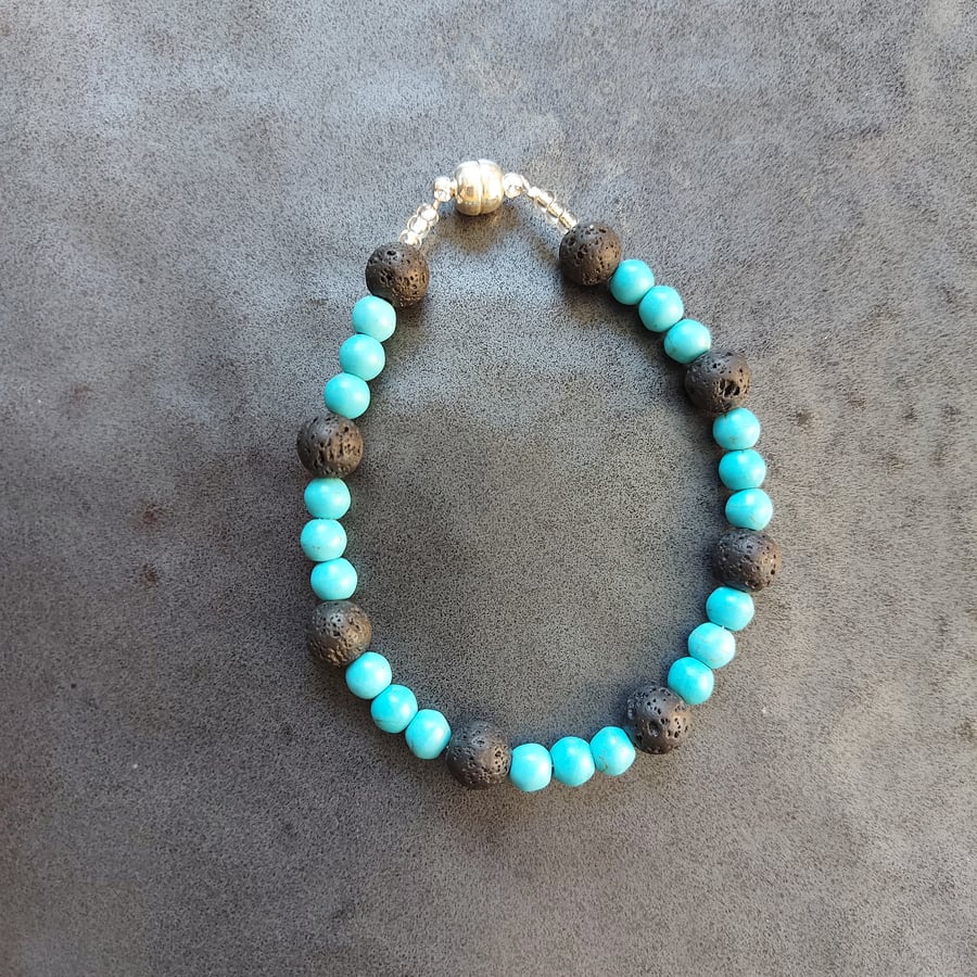 Gemstone bracelet with beads of turquoise and black lava rock