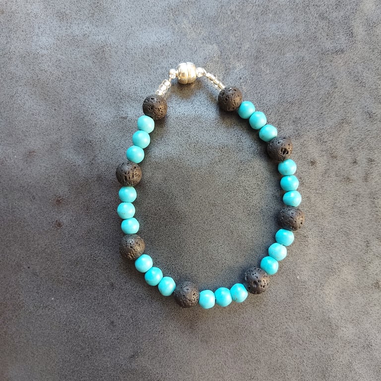 Gemstone bracelet with beads of turquoise and black lava rock