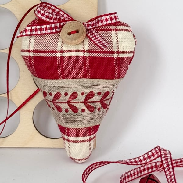 RED CHECKED MISTLETOE HEART