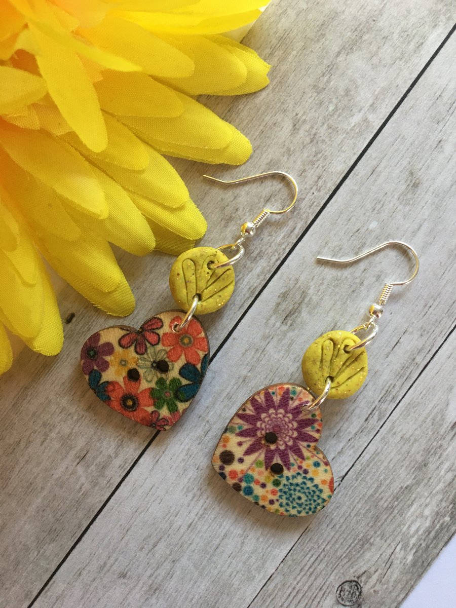 Passion wood and polymerclay heart dangle earrings 