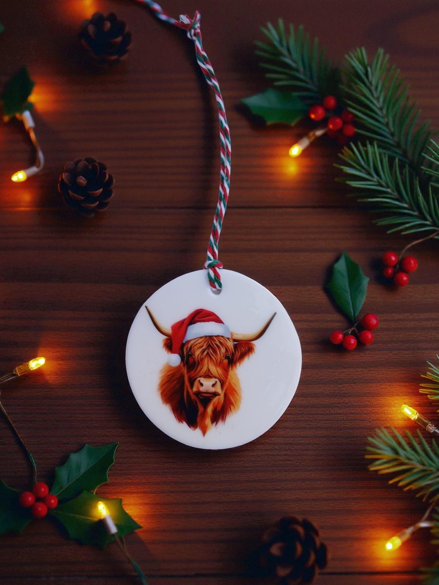 Festive Highland Cow Round Ceramic Christmas Decoration Tree Ornament