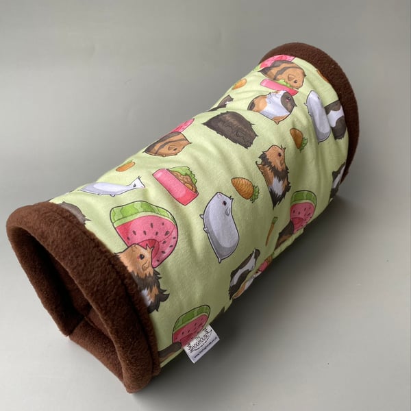 Guinea pigs stay open tunnel. Padded fleece tunnel. Padded tunnel for guinea pig