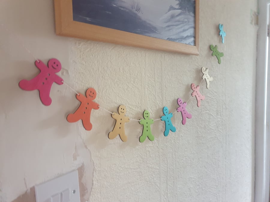 Gingerbread men wooden bunting