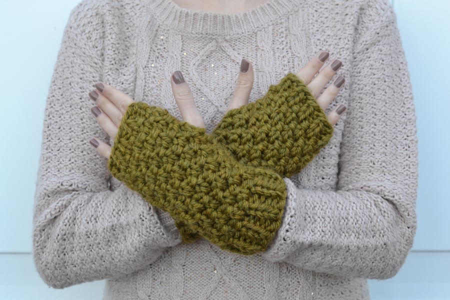 Fingerless Gloves Olive Green Super Chunky Knitted 