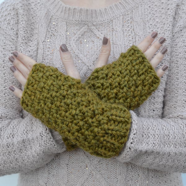 Fingerless Gloves Olive Green Super Chunky Knitted 