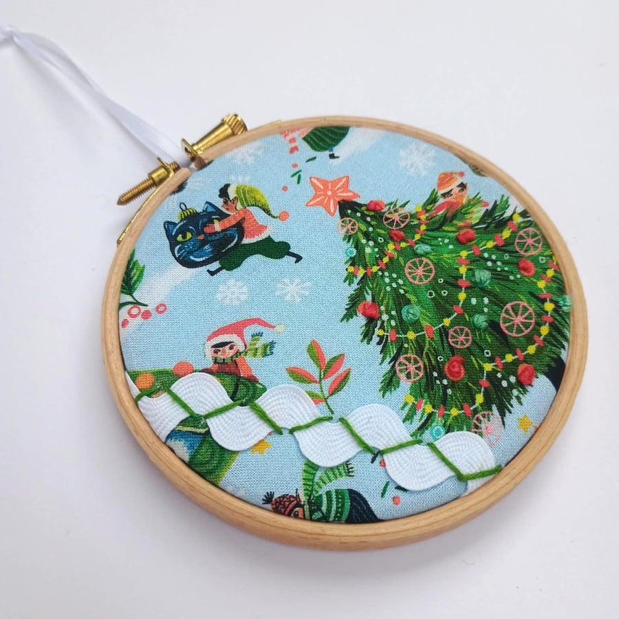 Christmas mini fabric picture hoop art - tree, elves, baubles, cat