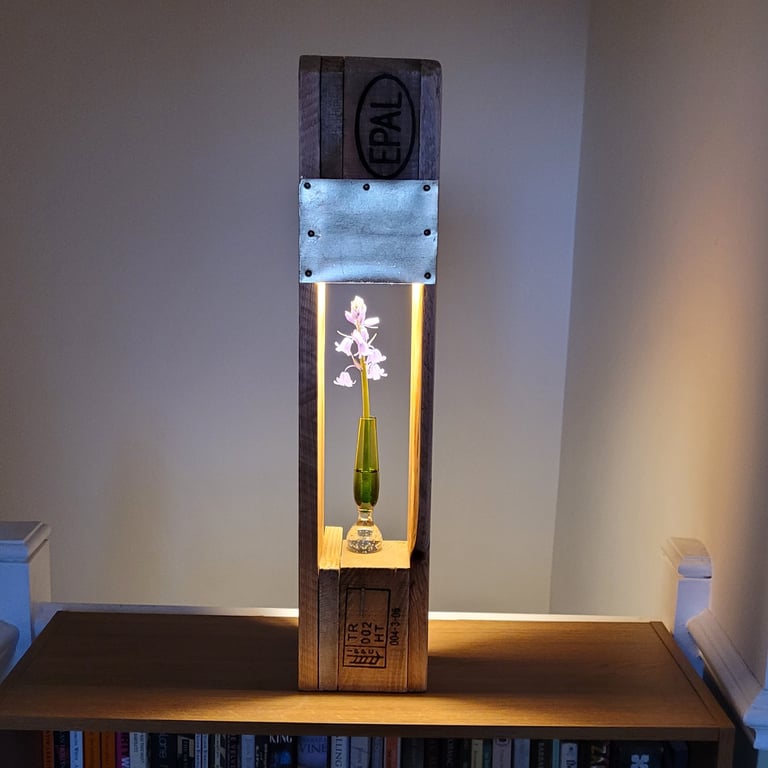 Recycled pallet wood table lamp with rechargeable LED E27 light bulb