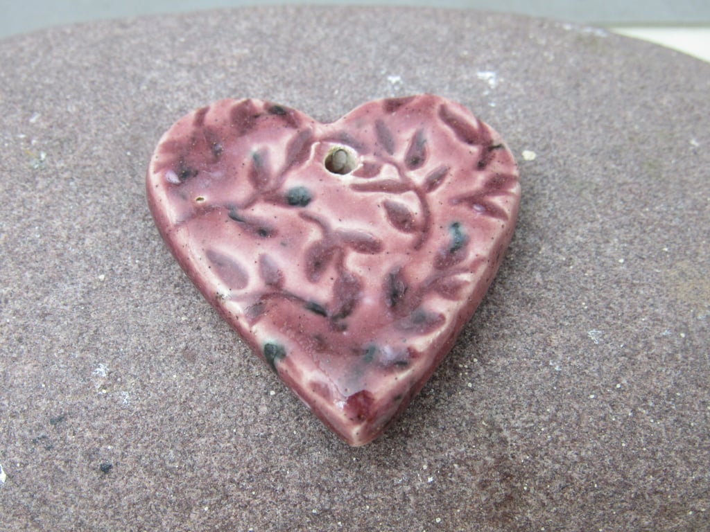 Medium Speckled Rose Leaf Texture Heart Shaped Ceramic Pendant