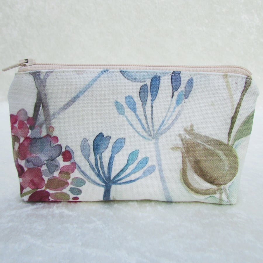 Large purse in fabric featuring flowers, seed heads and seed pods