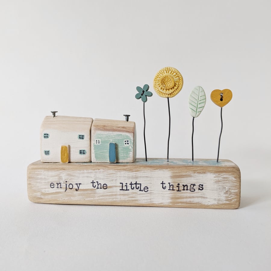 Little Wooden Houses with Clay Sunshine Garden 'Enjoy the little things'