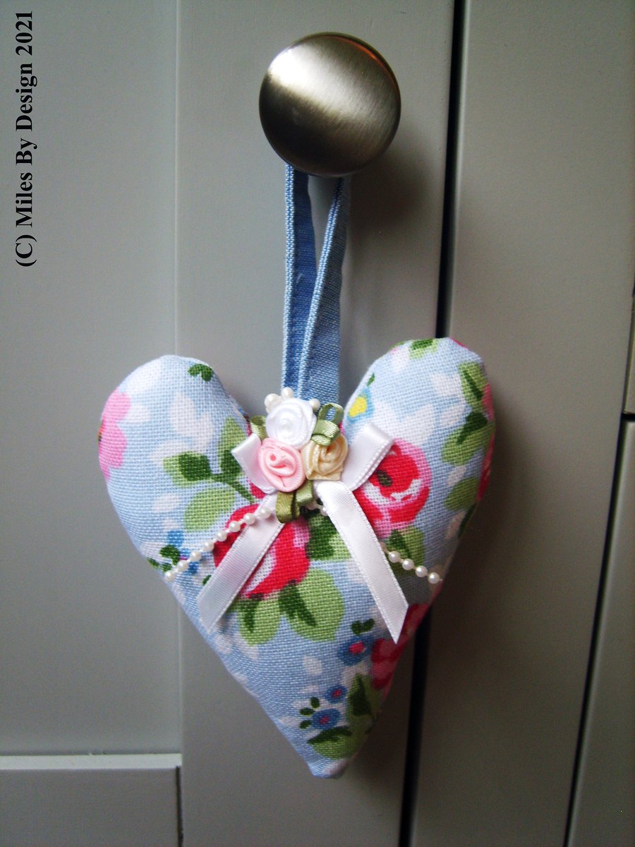 Pretty Floral Hanging Heart Decoration