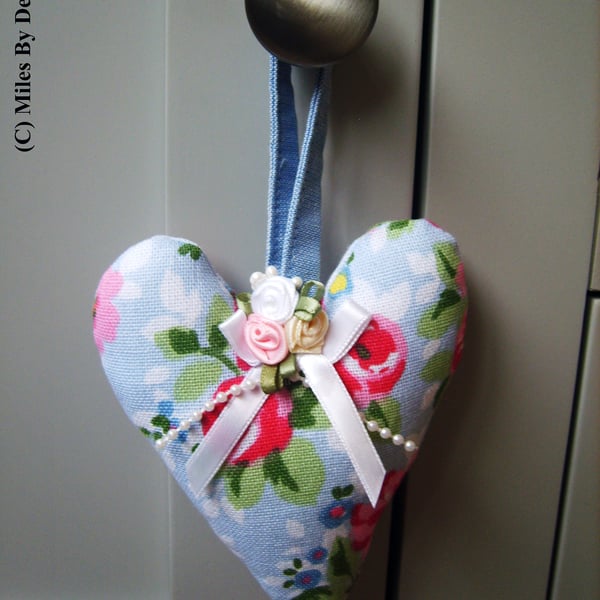 Pretty Floral Hanging Heart Decoration