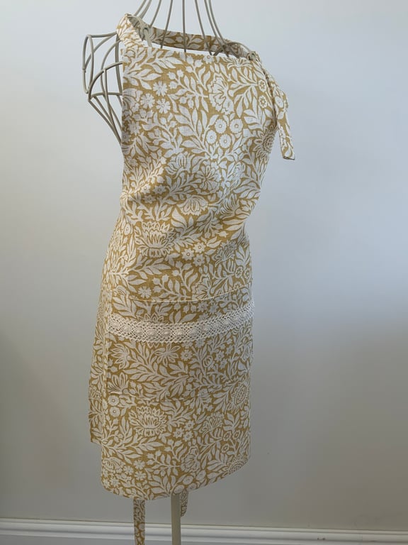 Full Apron, Lined Centre Pocket, adjustable neck strap, Apron, Craft Apron