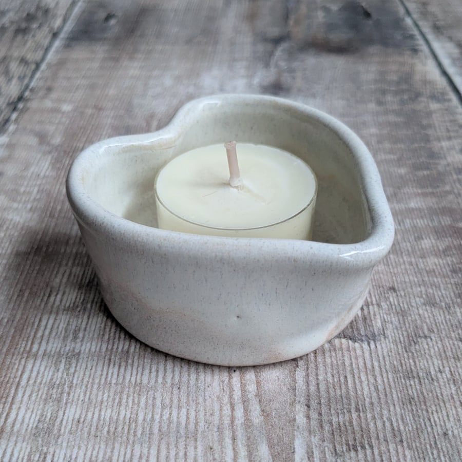 Perfectly imperfect Ceramic heart tealight, white (cosmetic flaw)