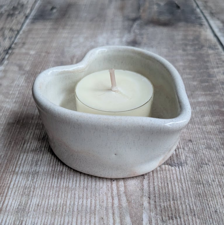 Perfectly imperfect Ceramic heart tealight, white (cosmetic flaw)