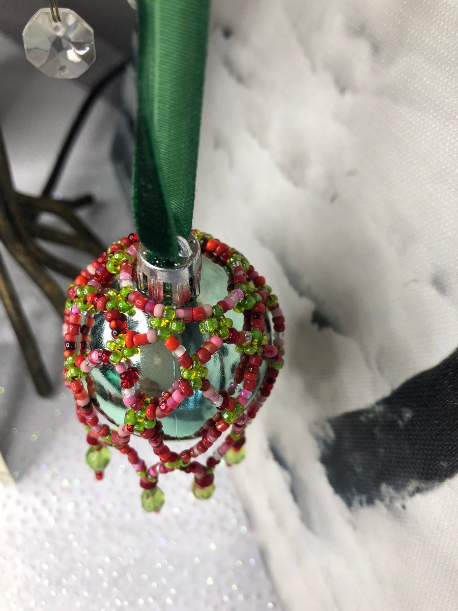 Beaded bauble 