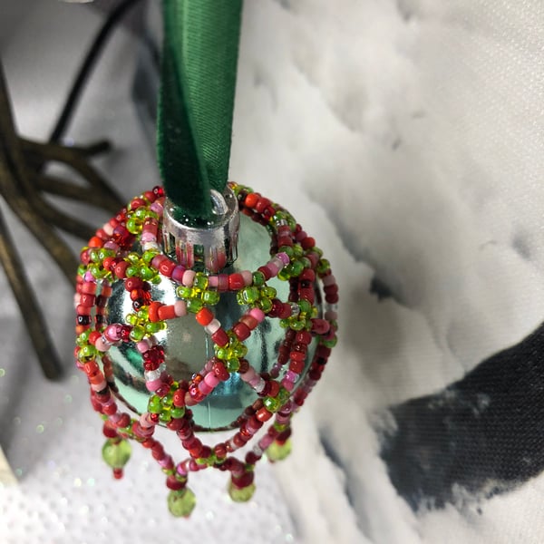 Beaded bauble 