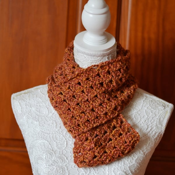 Scarf, Cowl , Neckwarmer Womens Knitted Shell Pattern  