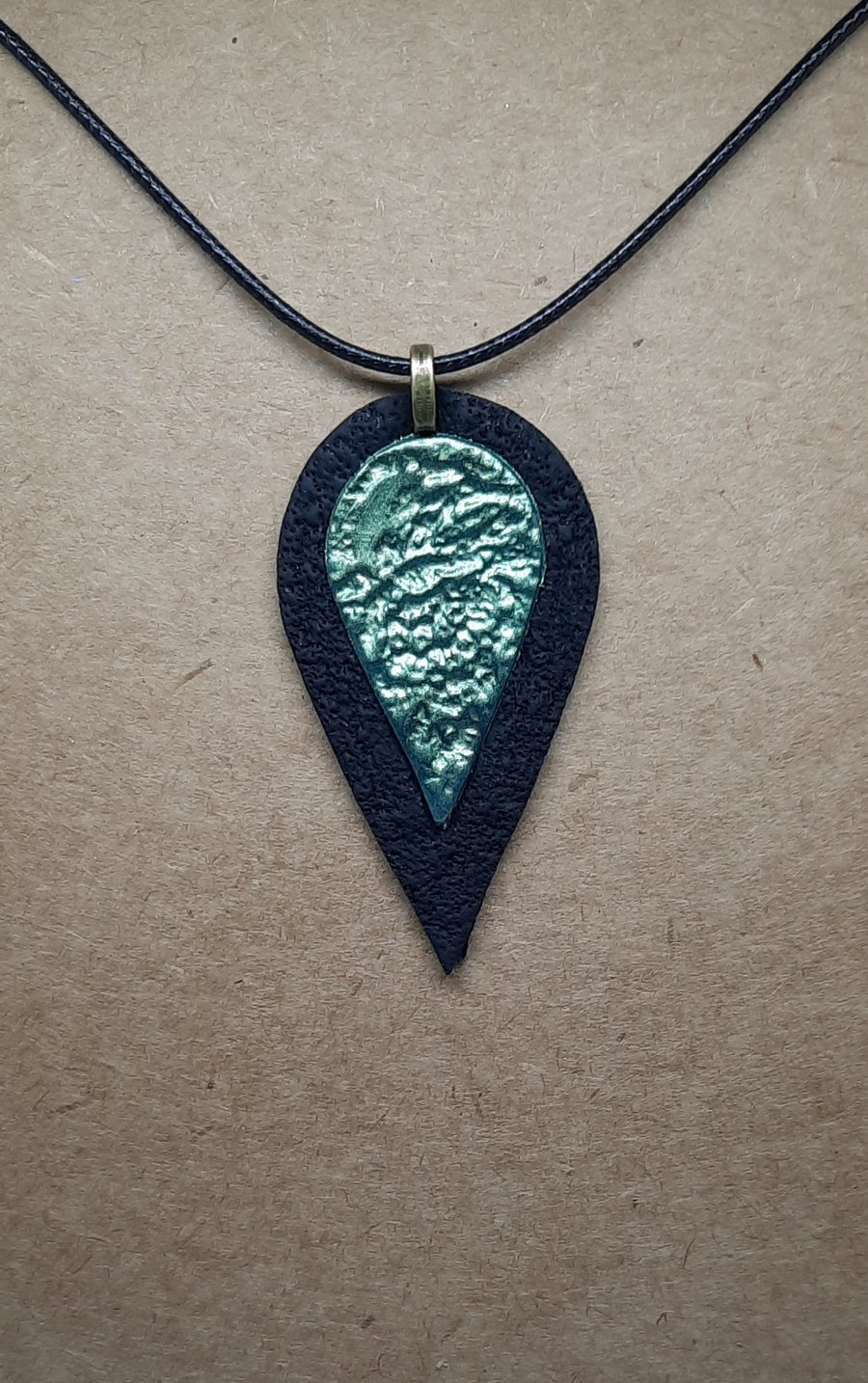 Two toned pendant necklace 