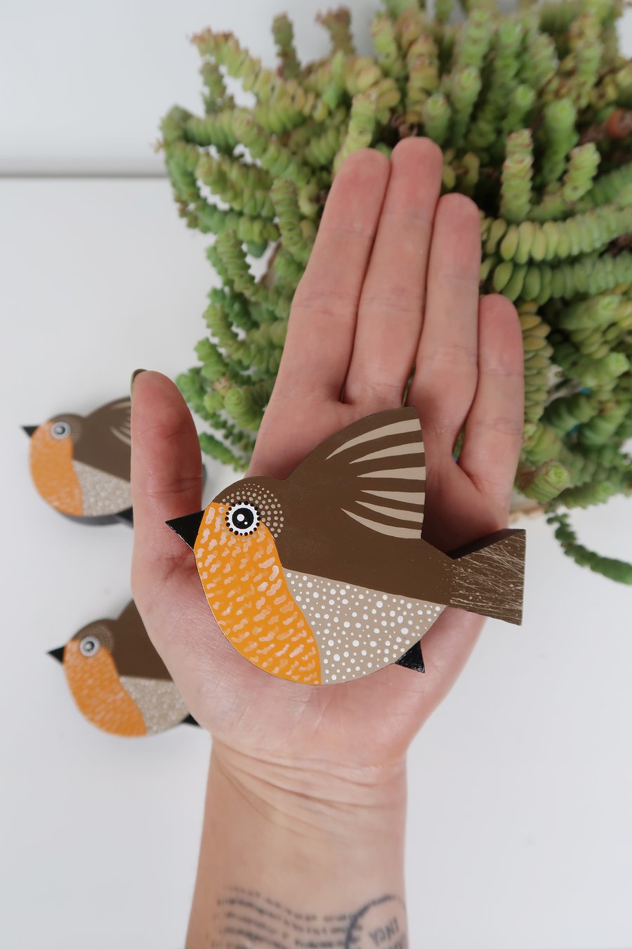Miniature robin wall hanging, hand painted garden bird ornament, little gift.