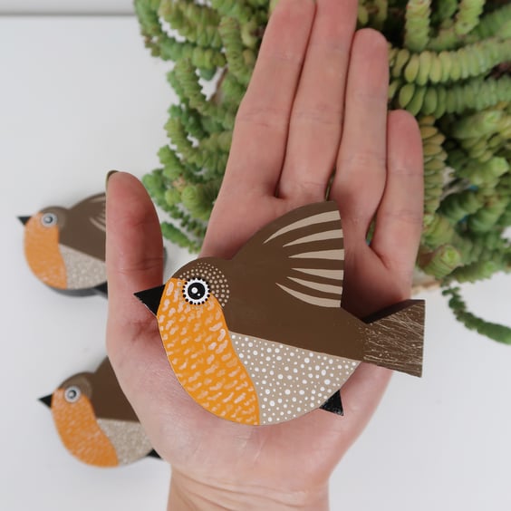 Miniature robin wall hanging, hand painted garden bird ornament, little gift.