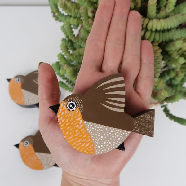 miniature robin wall hanging, hand painted garden bird ornament, little gift 