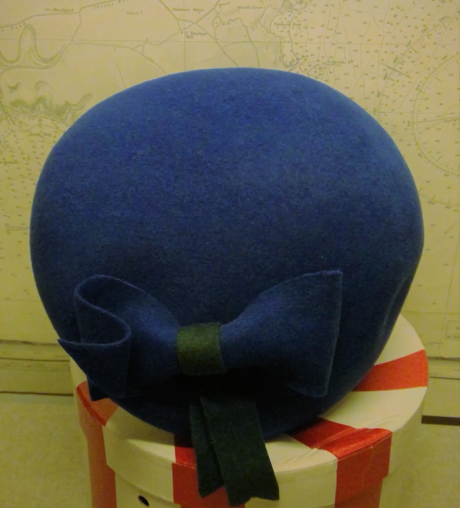 Royal blue beret with bow