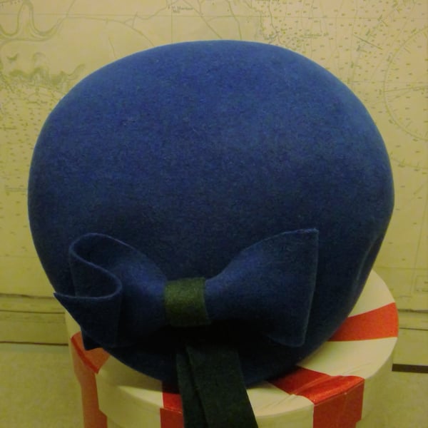 Royal blue beret with bow