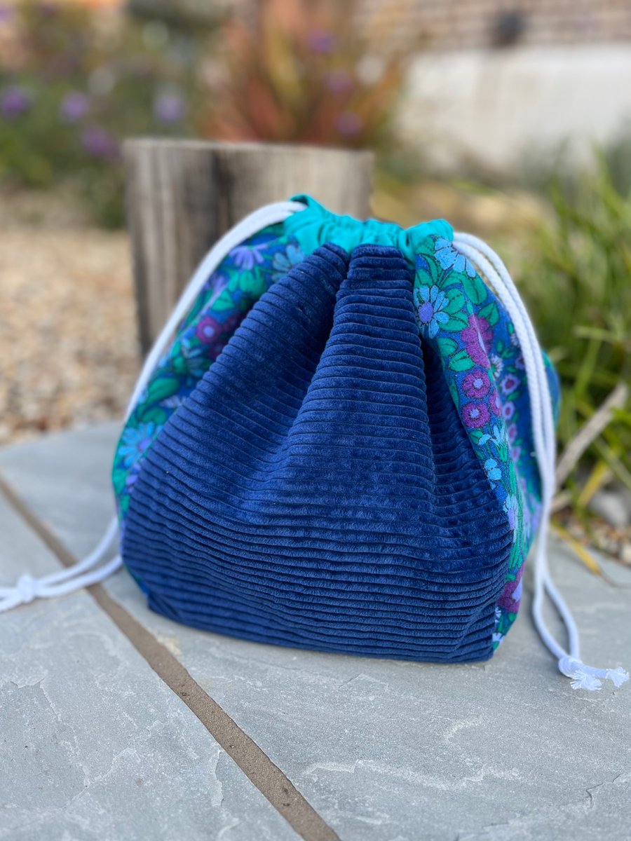Dumpling drawstring bag - daisy chain and corduroy