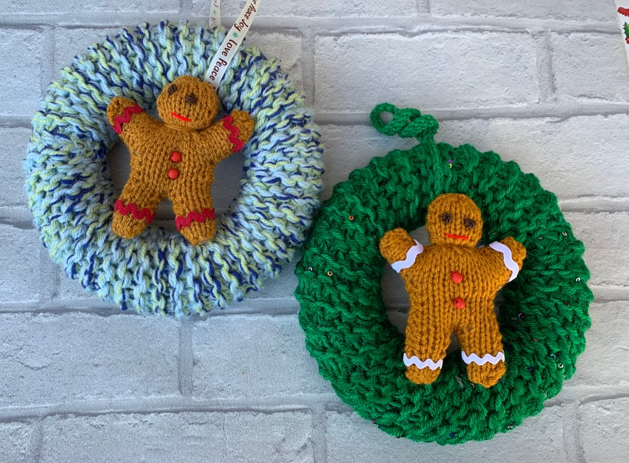 Knitted gingerbread wreath, Christmas , 8 inch wreath 