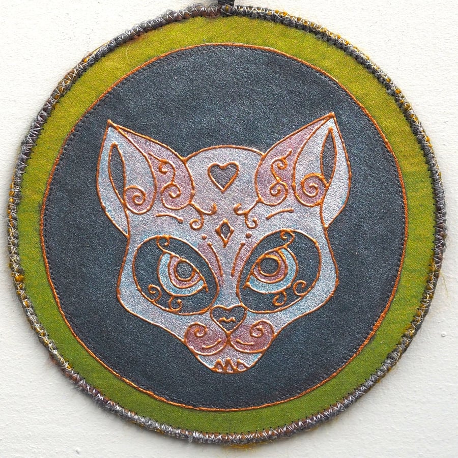 DDCMP02 Cat Skull Mandala Wall Hanging - 15cm diameter - Olive-Pewter-Silver