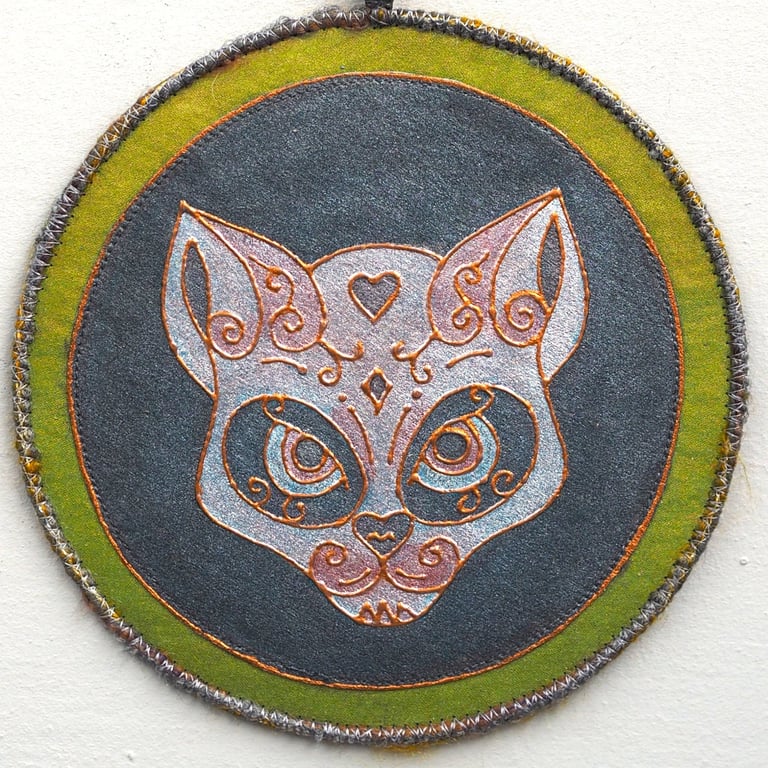 DDCMP02 Cat Skull Mandala Wall Hanging - 15cm diameter - Olive-Pewter-Silver