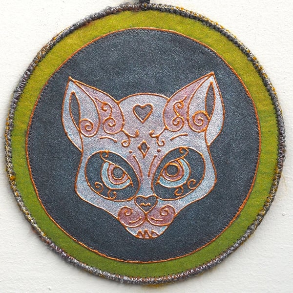 DDCMP02 Cat Skull Mandala Wall Hanging - 15cm diameter - Olive-Pewter-Silver