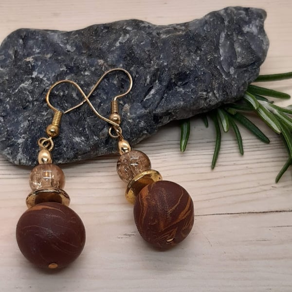 Chestnut and gold polymer clay dangly earrings 