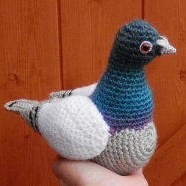 Pigeon CROCHET PATTERN in UK crochet terms  PDF file