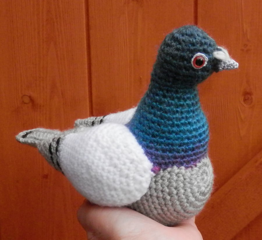 Pigeon CROCHET PATTERN in UK crochet terms  PDF file