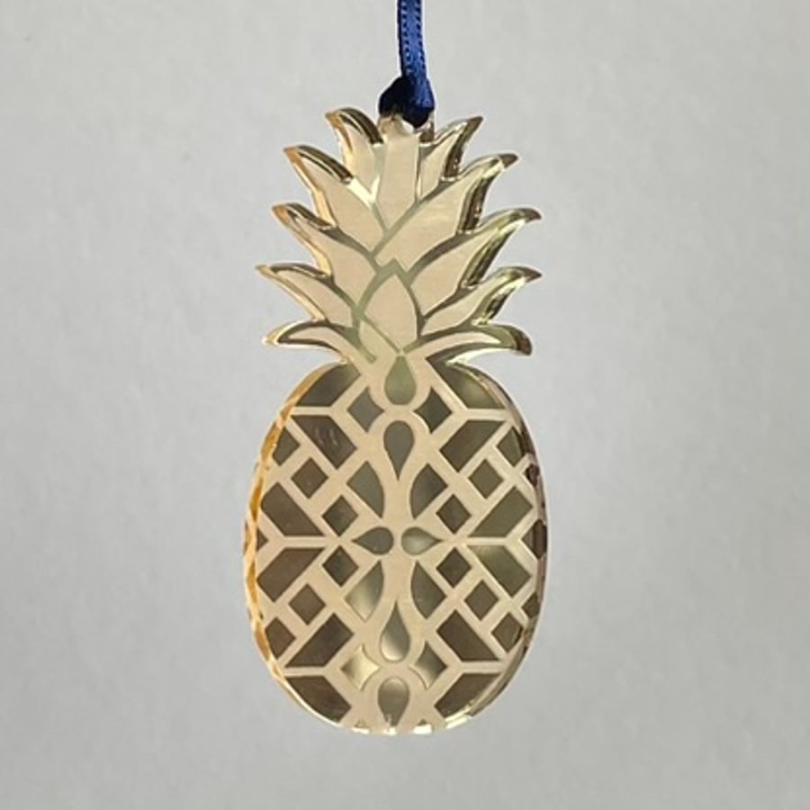 Gold mirrored acrylic pineapple decoration