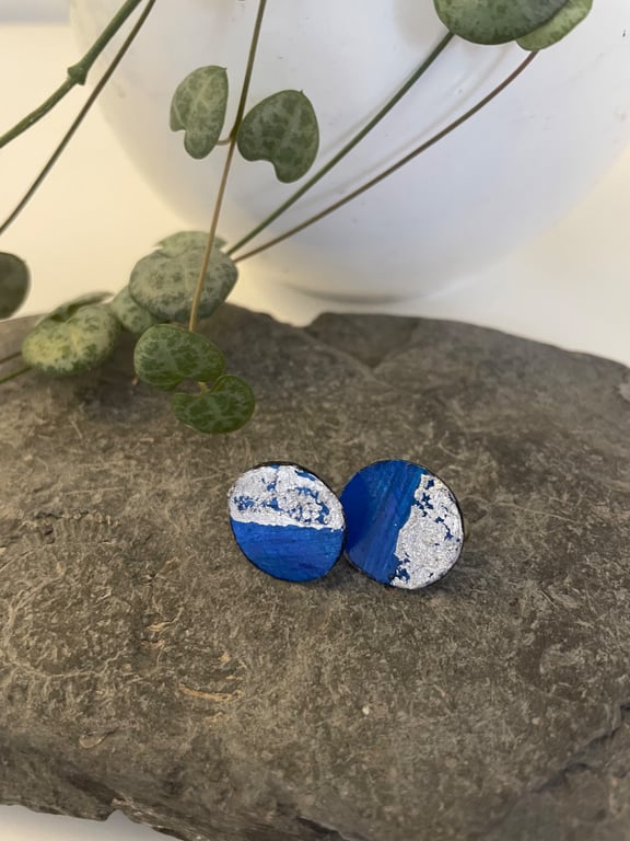 Stud earrings in royal blue and silver