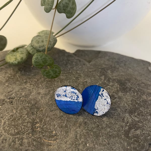 Stud earrings in royal blue and silver
