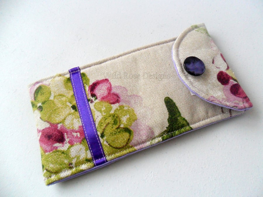 Glasses case in a shabby chic fabric -  Reduced price, discontinued line