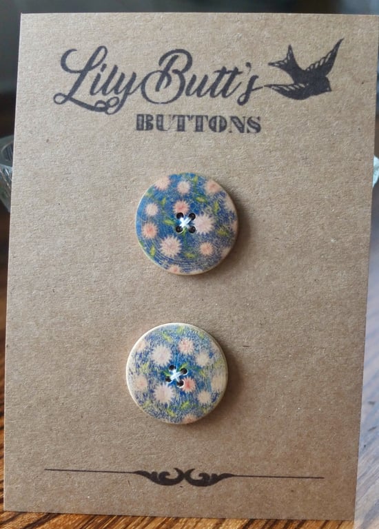 2 Vintage Wooden Flowery Blue Buttons 30mm