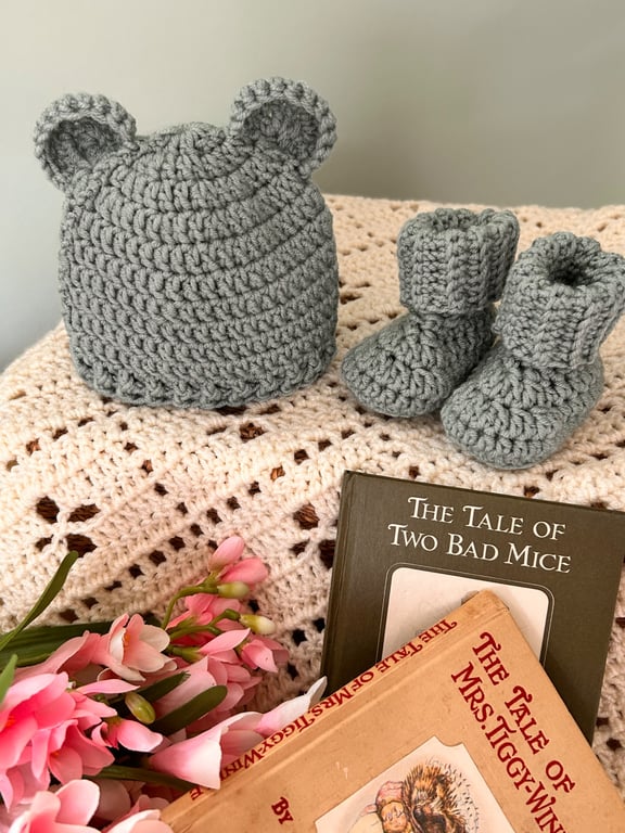Teddy Bear Hat & Booties Gift Set