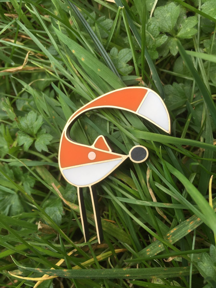 A fox brooch made in brass and resin.  
