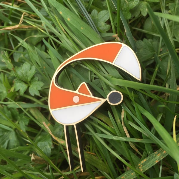 A fox brooch made in brass and resin.  