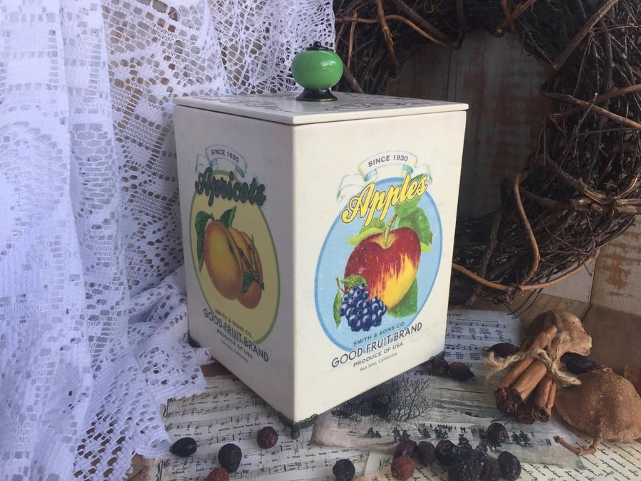 Vintage-Style Wooden Storage Box – Rustic Fruit and Berry Design